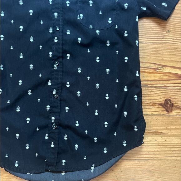 Drill Clothing Co black skull print short sleeve button up shirt SIZE M - Picture 2 of 5